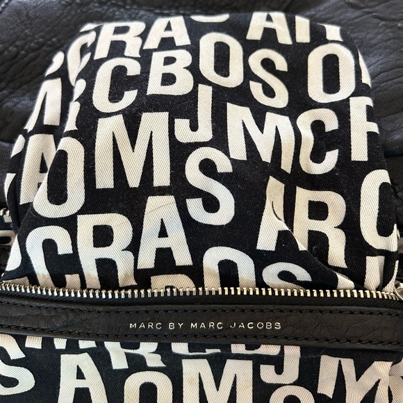 Marc by Marc Jacobs | Leola Zip Hobo | Black Leather Bag - Picture 4 of 11